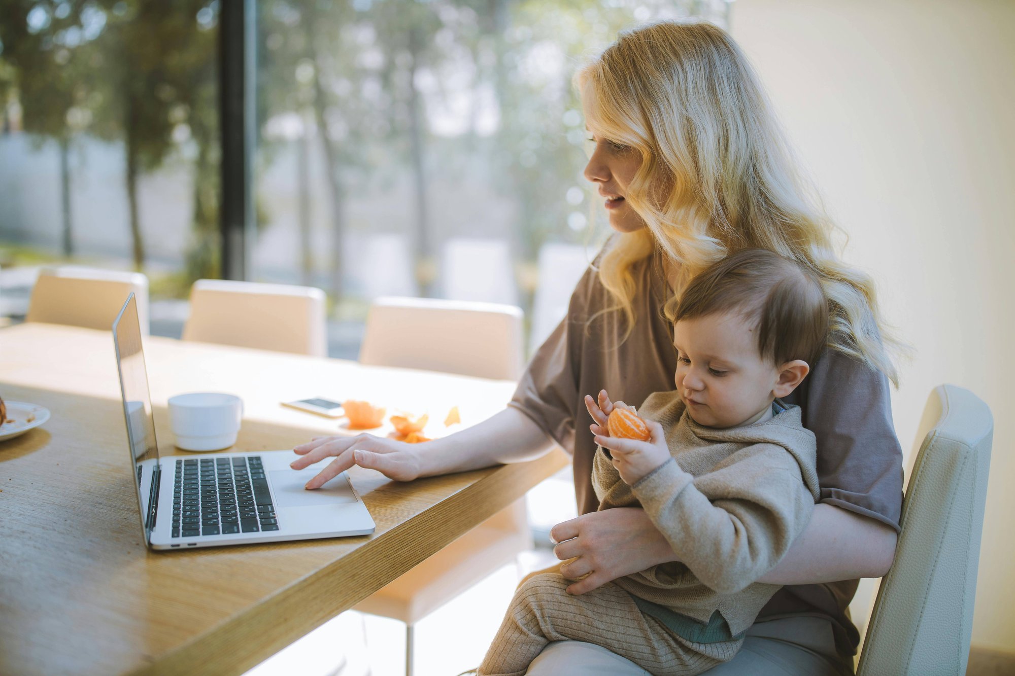 mom ill kid laptop